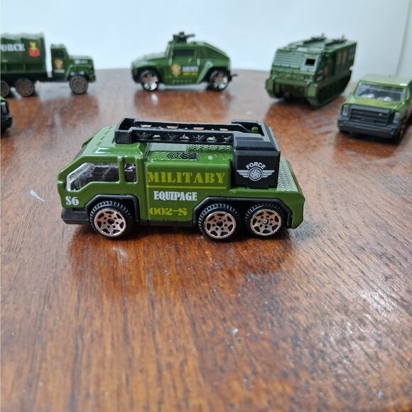 Lot of 9 Military Army Diecast 1:64 Toy Cars Trucks Tank Unbranded - Picture 5 of 10